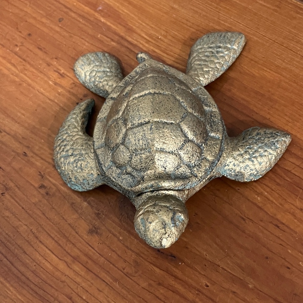 Elegant Gold Sea Turtle Decor